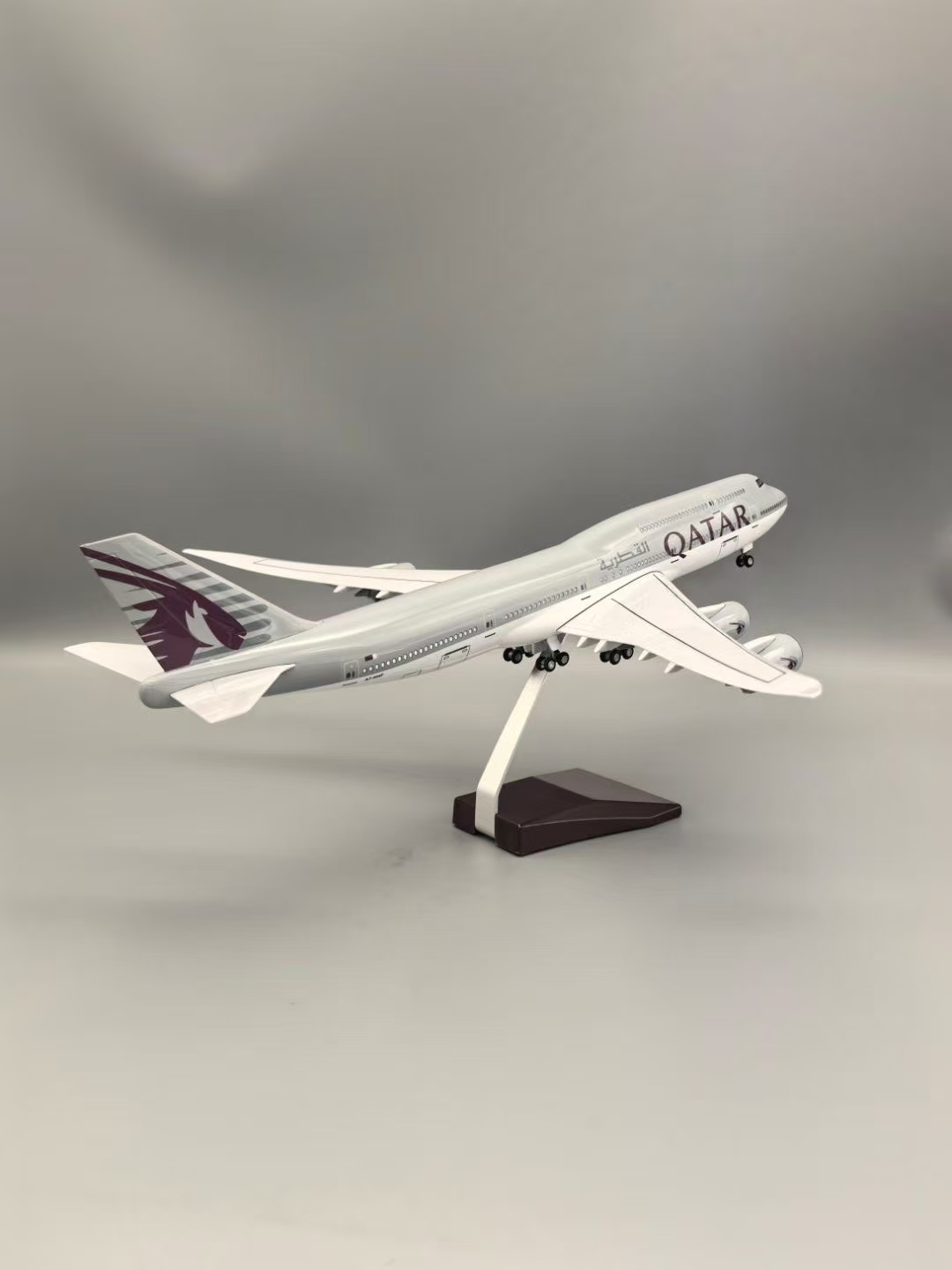 Airplane Model 1:130 Scale Boe – Home Decor Qatar Bewertung und Preis