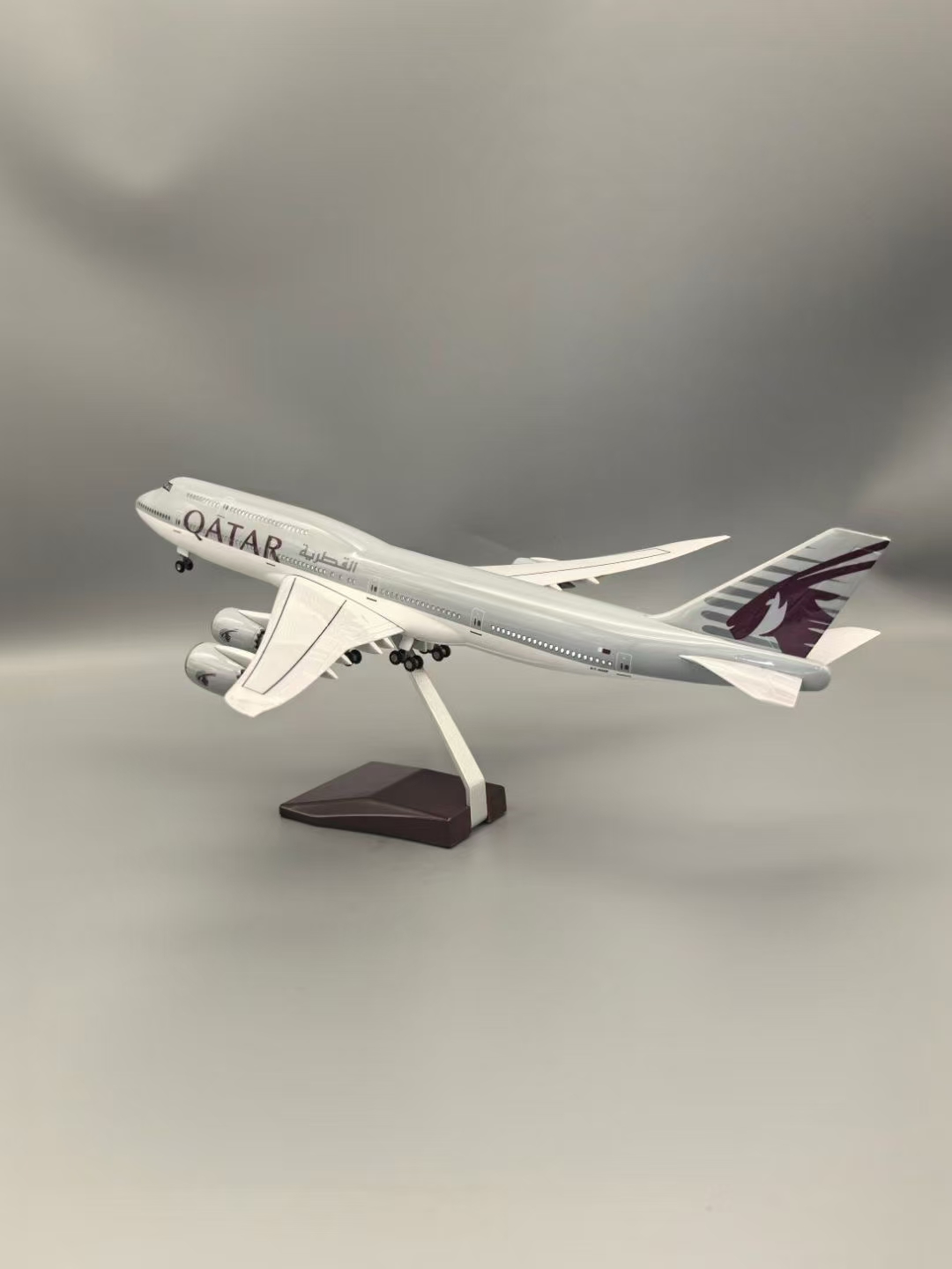 Airplane Model 1:130 Scale Boe – Home Decor Qatar Bewertung und Preis