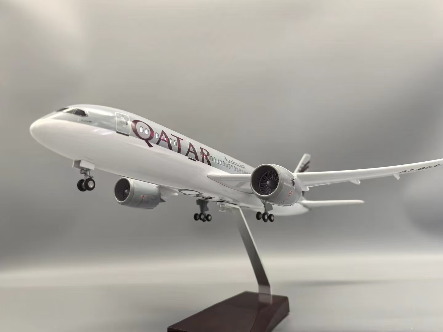 47cm 1/130 Scale Qatar B787 Re – Home Decor Qatar Bewertung und Preis