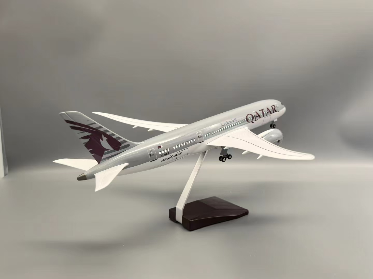47cm 1/130 Scale Qatar B787 Re – Home Decor Qatar Bewertung und Preis