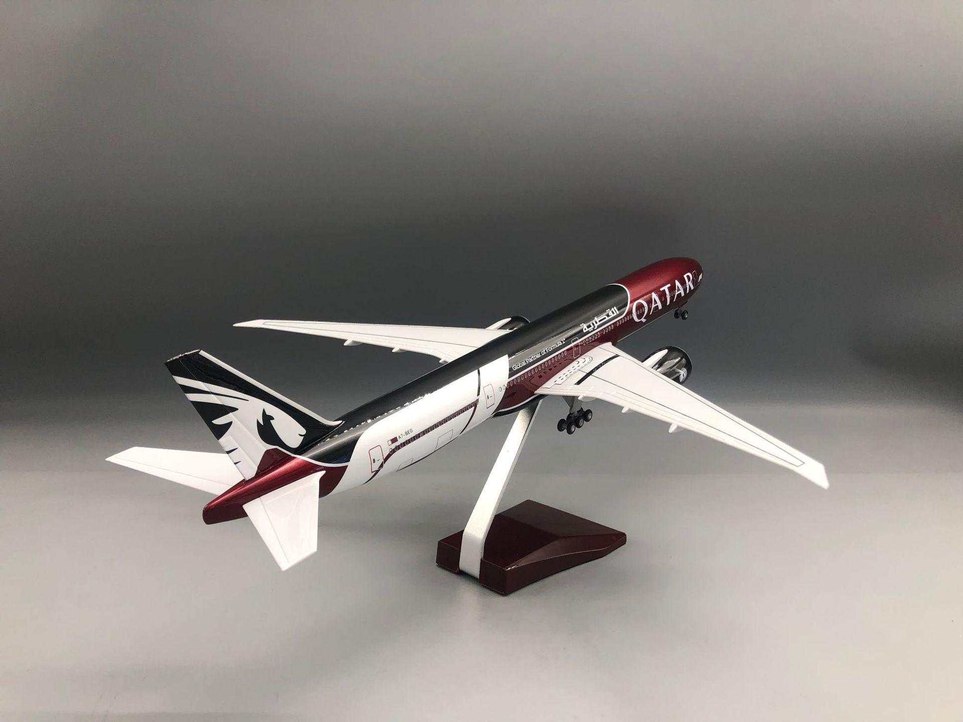 For B777-300 Qatar Model Airpl – Home Decor Qatar Bewertung und Preis