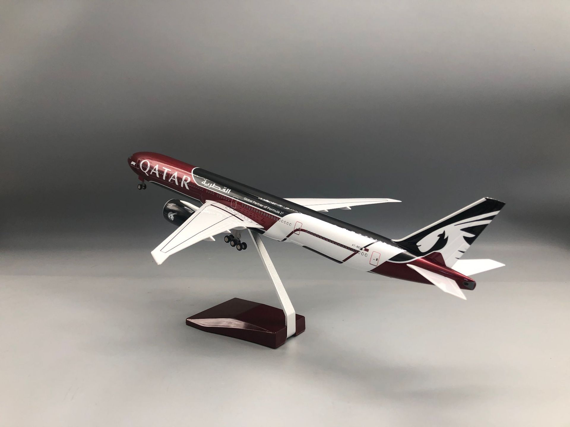 For B777-300 Qatar Model Airpl – Home Decor Qatar Bewertung und Preis